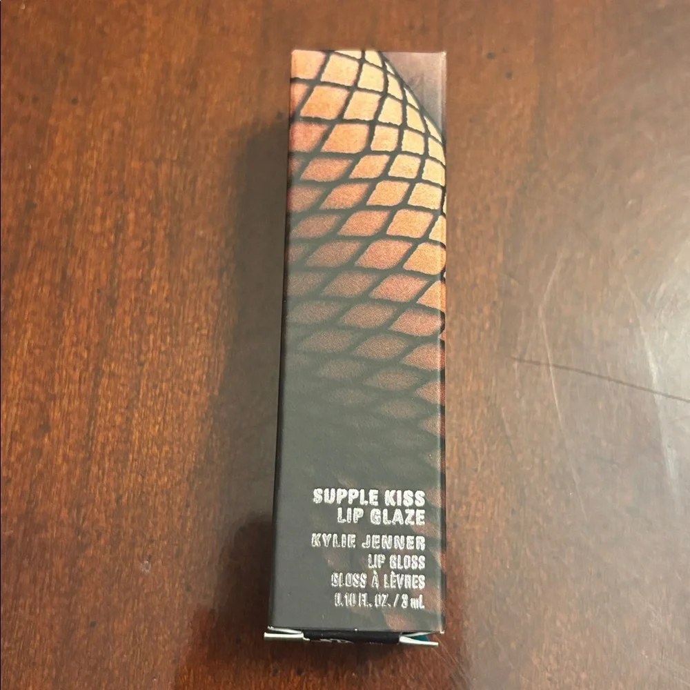 Kylie Cosmetics Supple Kiss Lip Glaze - Literally - Picture 3 of 9